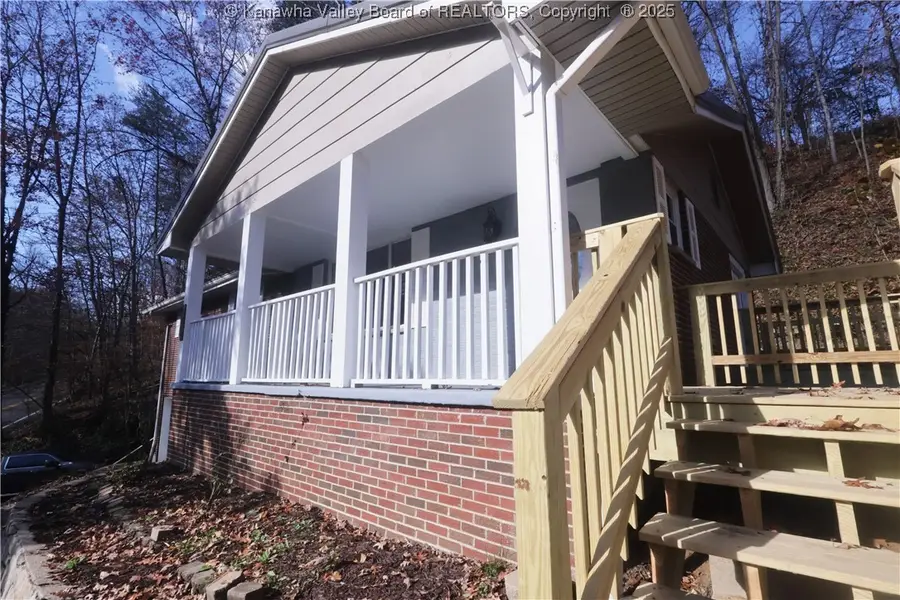 2214 Oakhurst Drive, South Charleston, WV 25309 - Image #2