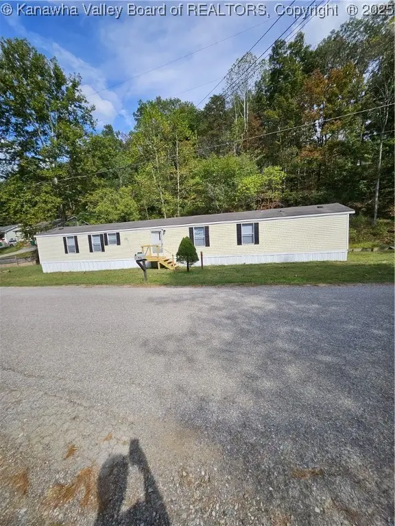 606 Cow Creek Road, Hurricane, WV 25526 - Image #1