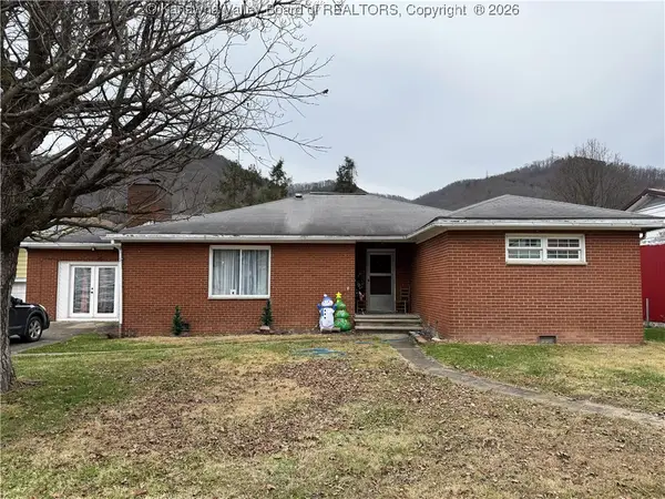 130 3rd Avenue, Glasgow, WV 25086