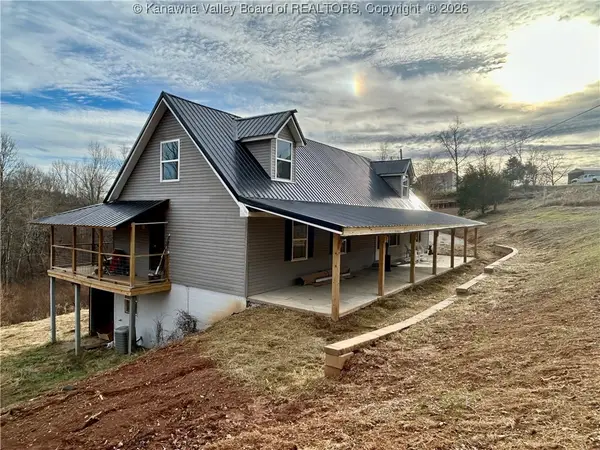 14790 Mclane Pike, Liberty, WV 25124