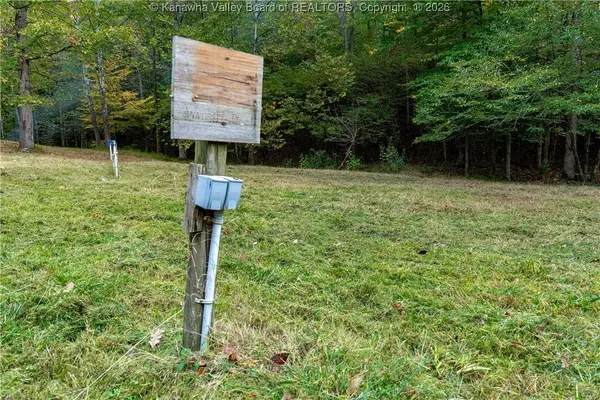 2882 Falling Rock Road, Clendenin, WV 25045