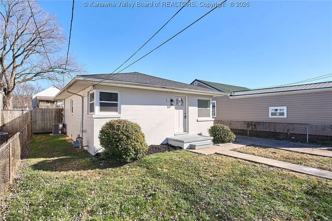11 Swans Court, Saint Albans, WV 25177 - Image #1