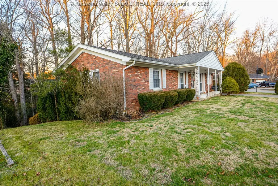 10 Lakeview Court, Saint Albans, WV 25177 - Image #2