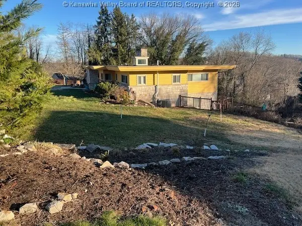 2307 Fairfax Road, South Charleston, WV 25303