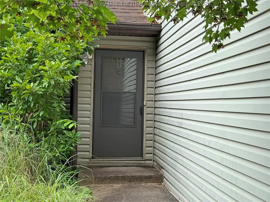 1302 Hunters Ridge Road, Charleston, WV 25314 - #3