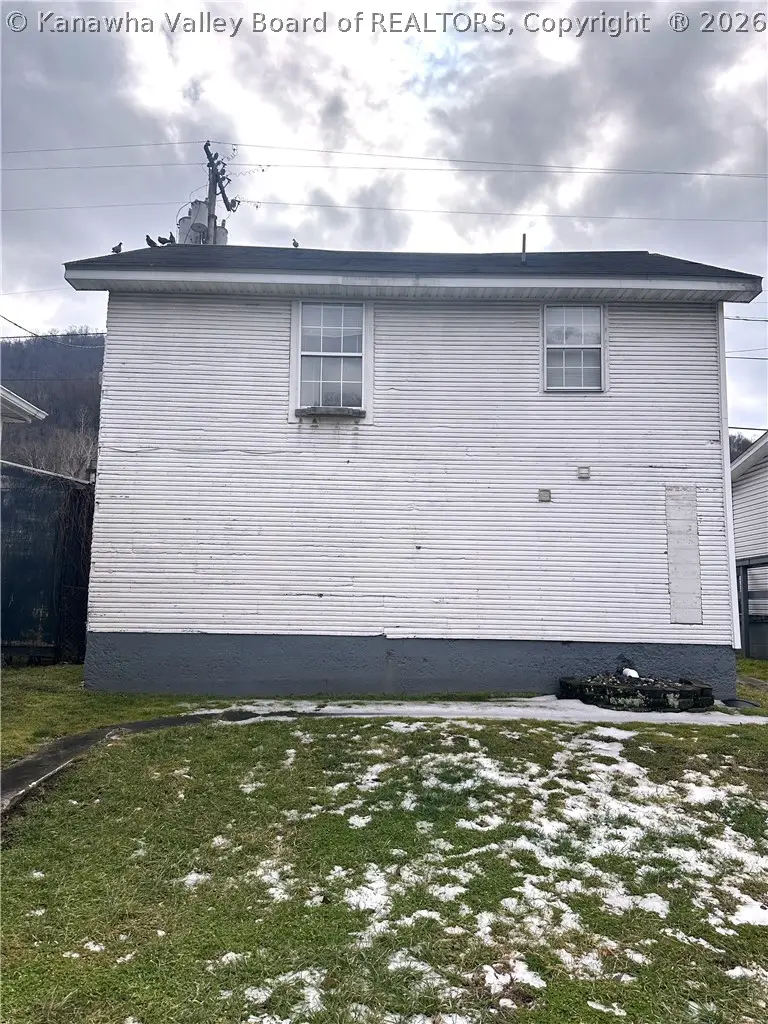 617 4th Avenue, Montgomery, WV 25136 - #2