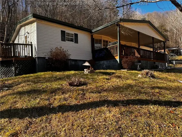 153 Everett Hager Road, Chapmanville, WV 25508
