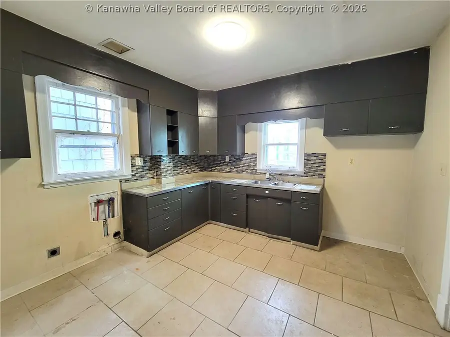 602 Main Street, Charleston, WV 25302 - #3