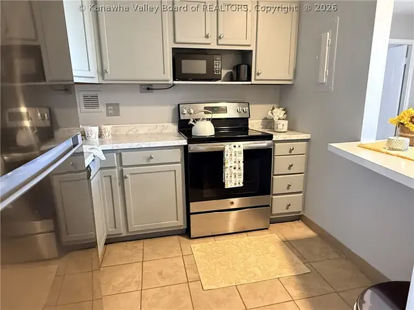 1800 Roundhill Road #907, Charleston, WV 25314