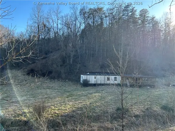 475 Cunningham Lane, Kenna, WV 25248
