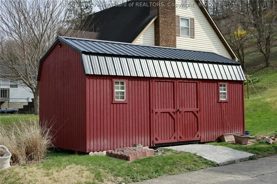 624 Kanawha Avenue E, Clendenin, WV 25045 - #2