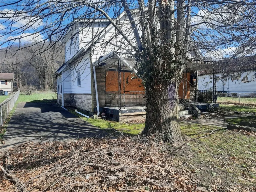 11734 Maccorkle Avenue Se, Chesapeake, WV 25315 - #1