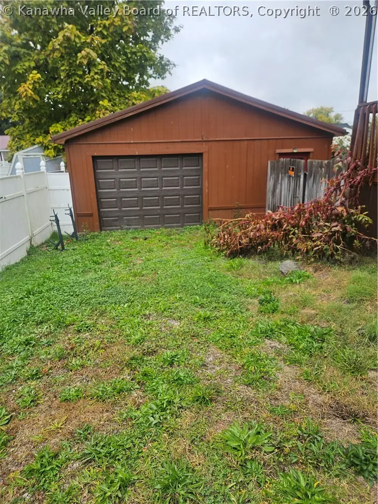 3213 Jackson Avenue, Point Pleasant, WV 25550 - #2