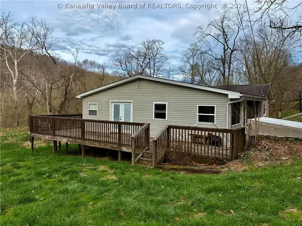 2011 Morris Creek Road, Clendenin, WV 25045
