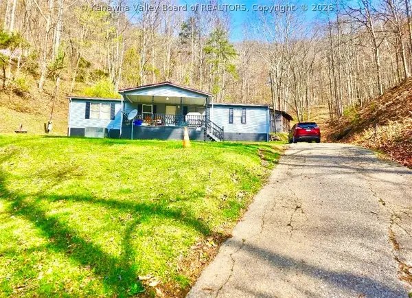 191 Everett Hager Road, Chapmanville, WV 25508