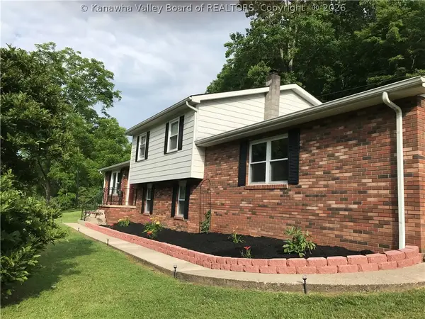 926 Buff Creek, Hurricane, WV 25526