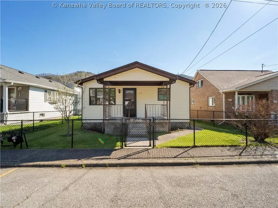 208 5th Avenue, Glasgow, WV 25086 - #3