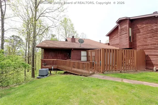 302 Powder Horn Road, Charleston, WV 25314
