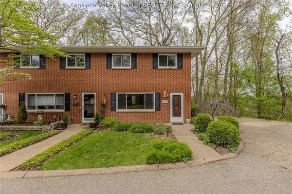 8 Vest Place, Charleston, WV 25314