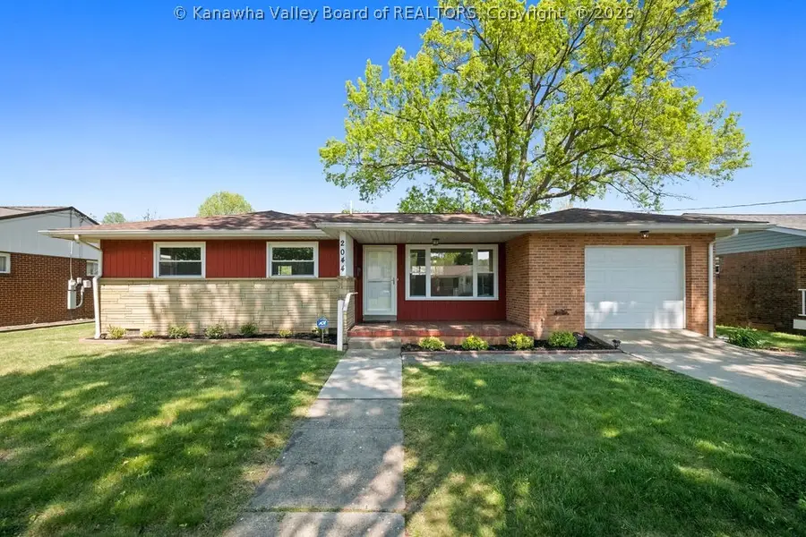 2044 Lincoln Avenue, Saint Albans, WV 25177 - #2