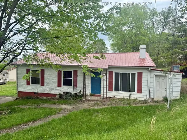 310 Walnut Drive, Hurricane, WV 25526