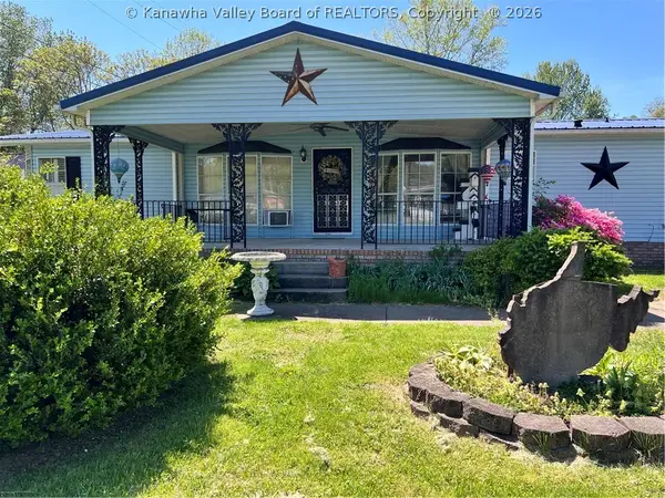 1164 Pike Street, Hartford, WV 25247