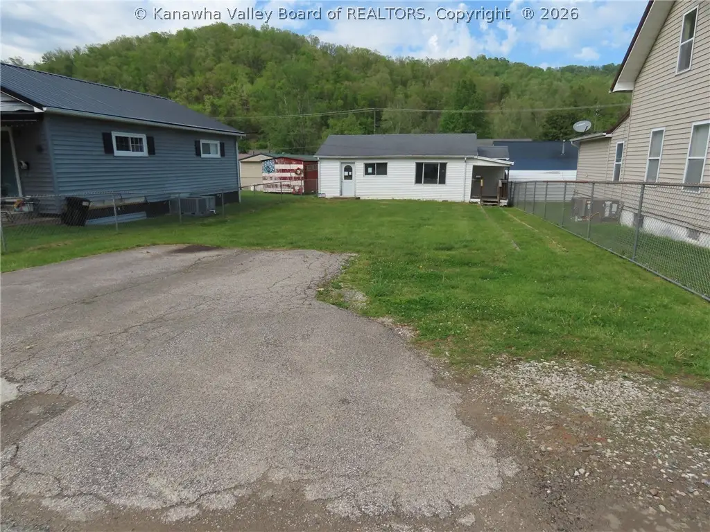 307 W 1st Street, Madison, WV 25130 - #1