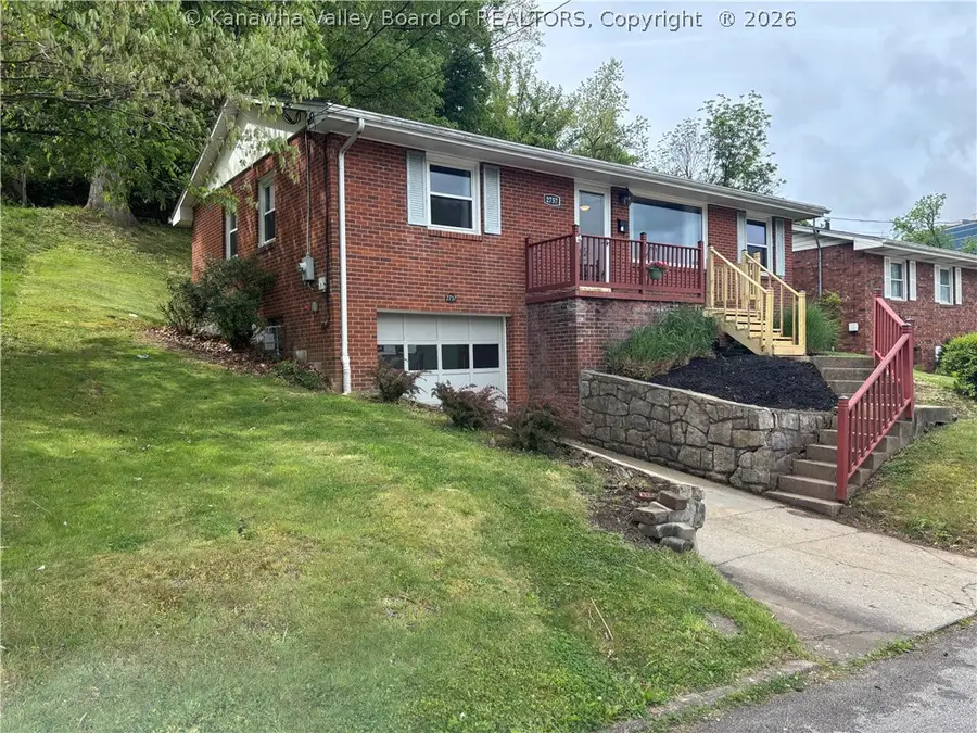 2757 Daniels Avenue, South Charleston, WV 25303 - #2