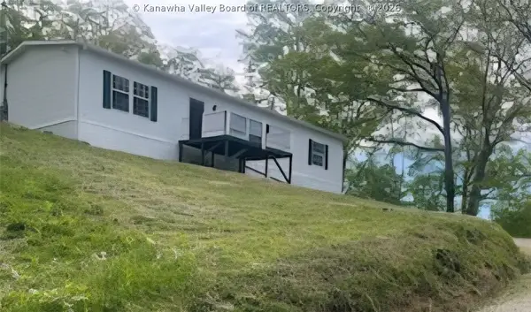 38 Frankmoore Road, Griffithsville, WV 25521