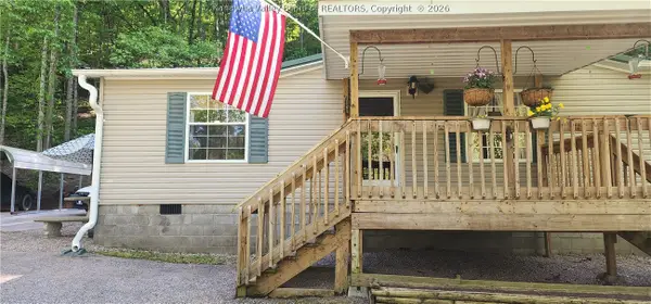 638 Hughart Drive, Charleston, WV 25320