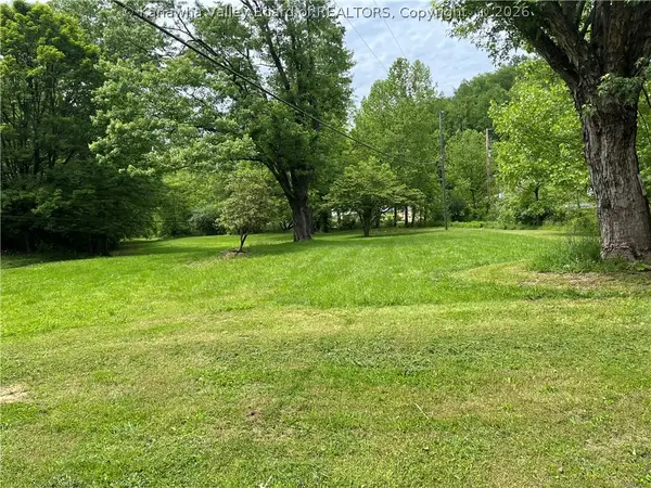 52 Sigmon Fork Road, Sissonville, WV 25320