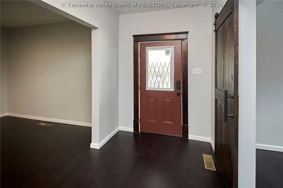 1576 Washington Street E, Charleston, WV 25311 - #2