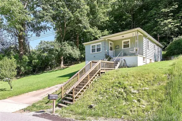 615 Crestlyn Drive, Charleston, WV 25302