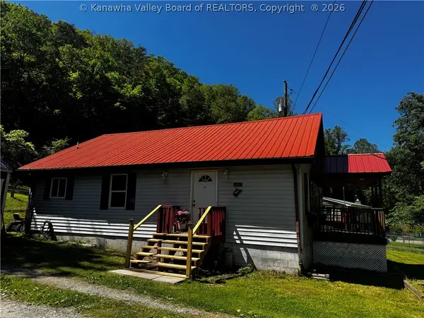 3728 Garrett Fork Road, Chapmanville, WV 25508