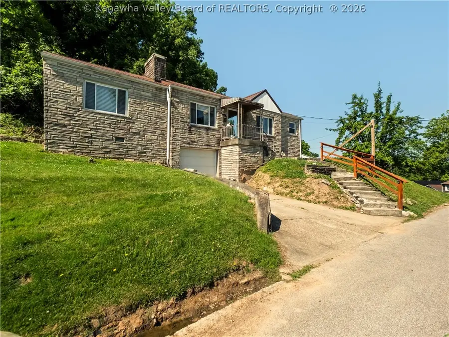 2743 Daniels Avenue, South Charleston, WV 25303 - #2
