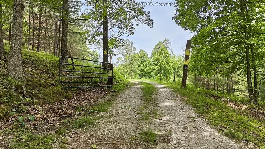 498 Little Queen Road, Clendenin, WV 25045 - #2