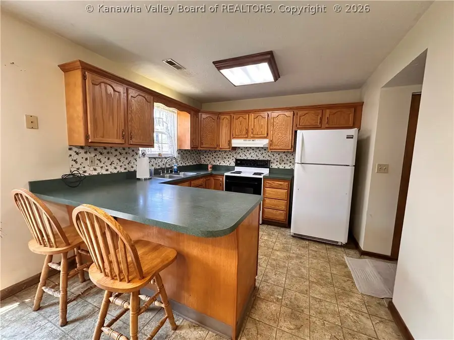909 4th Avenue, Saint Albans, WV 25177 - #3