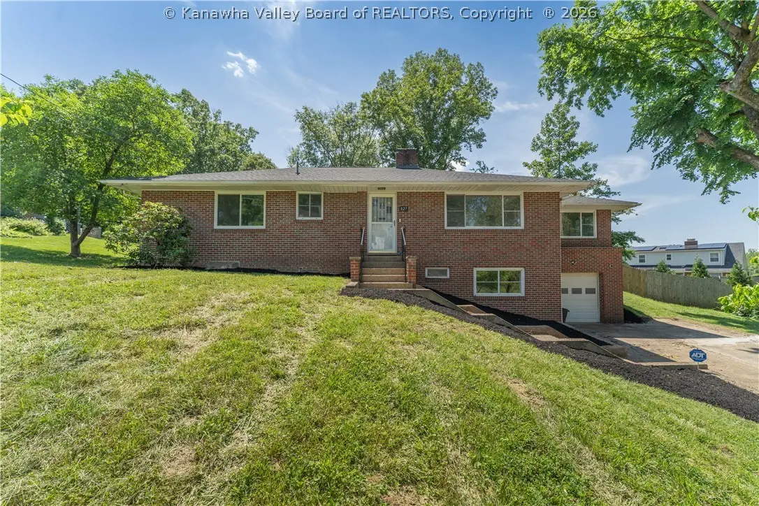 827 Hughes Drive, Saint Albans, WV 25177 - #1