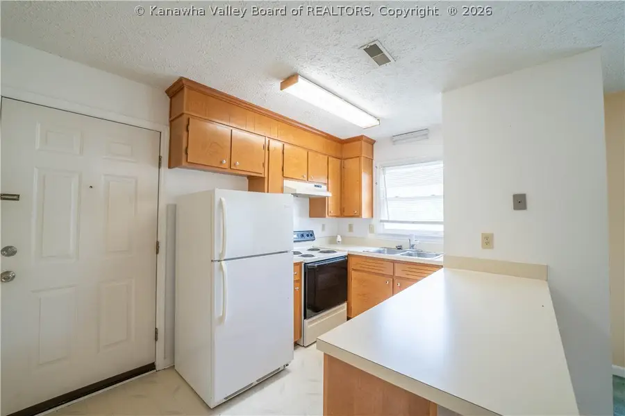 100 Amering Street, Montgomery, WV 25136 - #3
