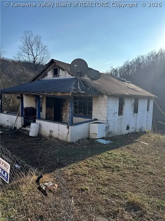 50 Graley Road, Racine, WV 25165