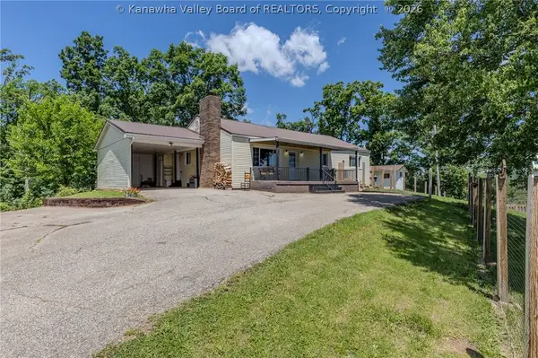 10833 Mclane Pike, Liberty, WV 25124