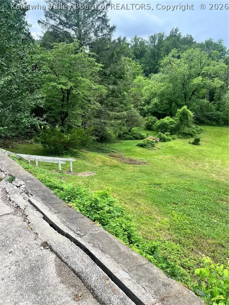 861 Mcqueen Boulevard, Saint Albans, WV 25177 - #3