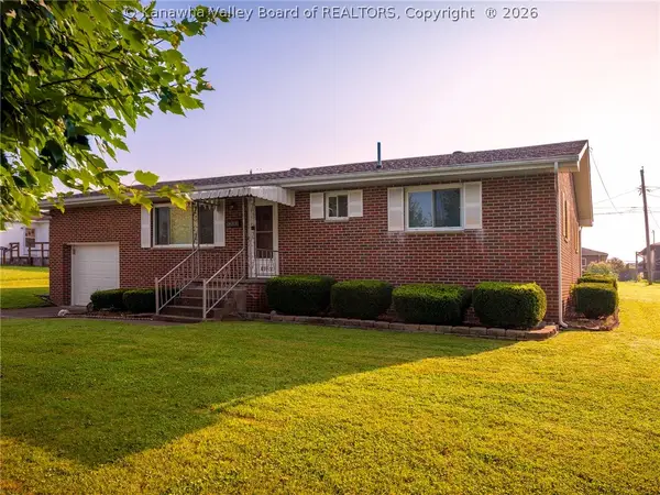 416 Hurricane Avenue, Hurricane, WV 25526