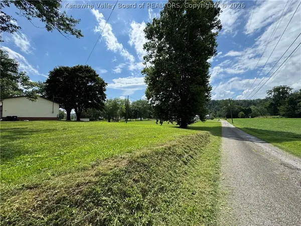 55 Barbershop Lane, Buffalo, WV 25033