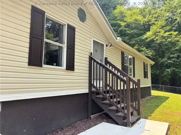 1609 Ella-s Way, Alum Creek, WV 25309