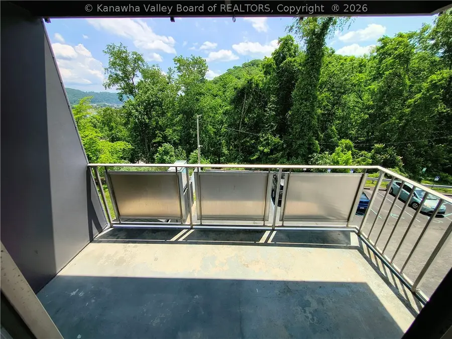 1800 Roundhill Road #304, Charleston, WV 25314 - #3