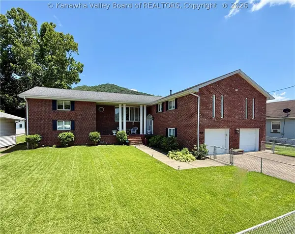 206 2nd Avenue, Glasgow, WV 25086