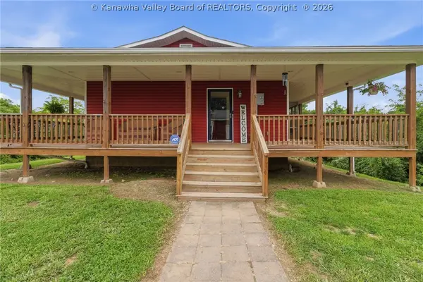 2114 Dunham Road, Leon, WV 25123