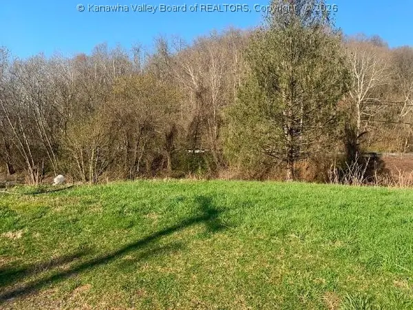 2235 Falcon Drive, Charleston, WV 25312