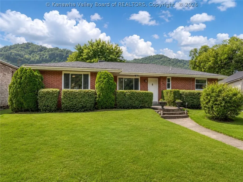 1206 E Riverview Drive, Belle, WV 25015 - #1
